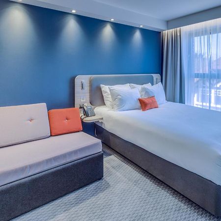 Holiday Inn Express - Fleet By Ihg Extérieur photo