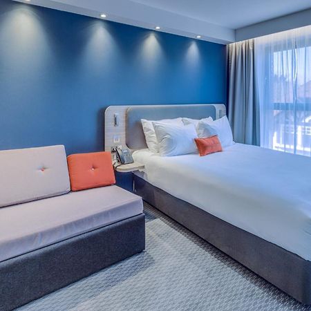 Holiday Inn Express - Fleet By Ihg Extérieur photo