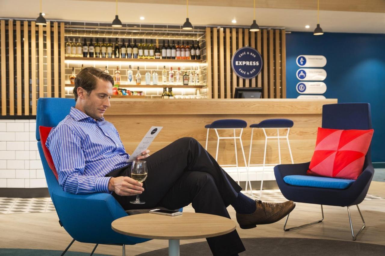 Holiday Inn Express - Fleet By Ihg Extérieur photo