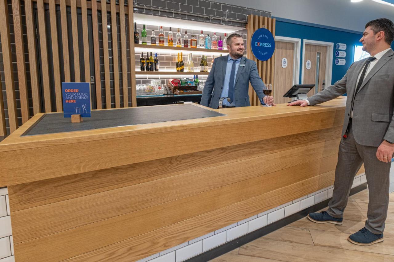 Holiday Inn Express - Fleet By Ihg Extérieur photo