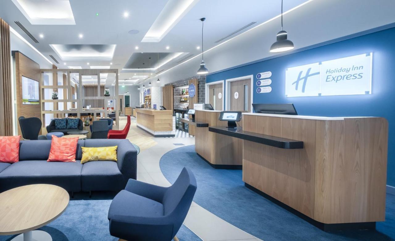 Holiday Inn Express - Fleet By Ihg Extérieur photo