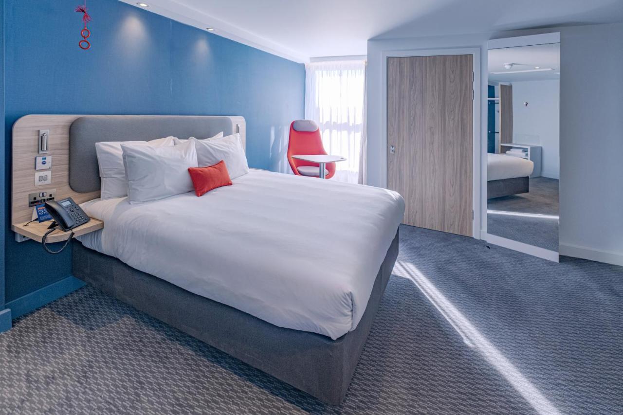 Holiday Inn Express - Fleet By Ihg Extérieur photo