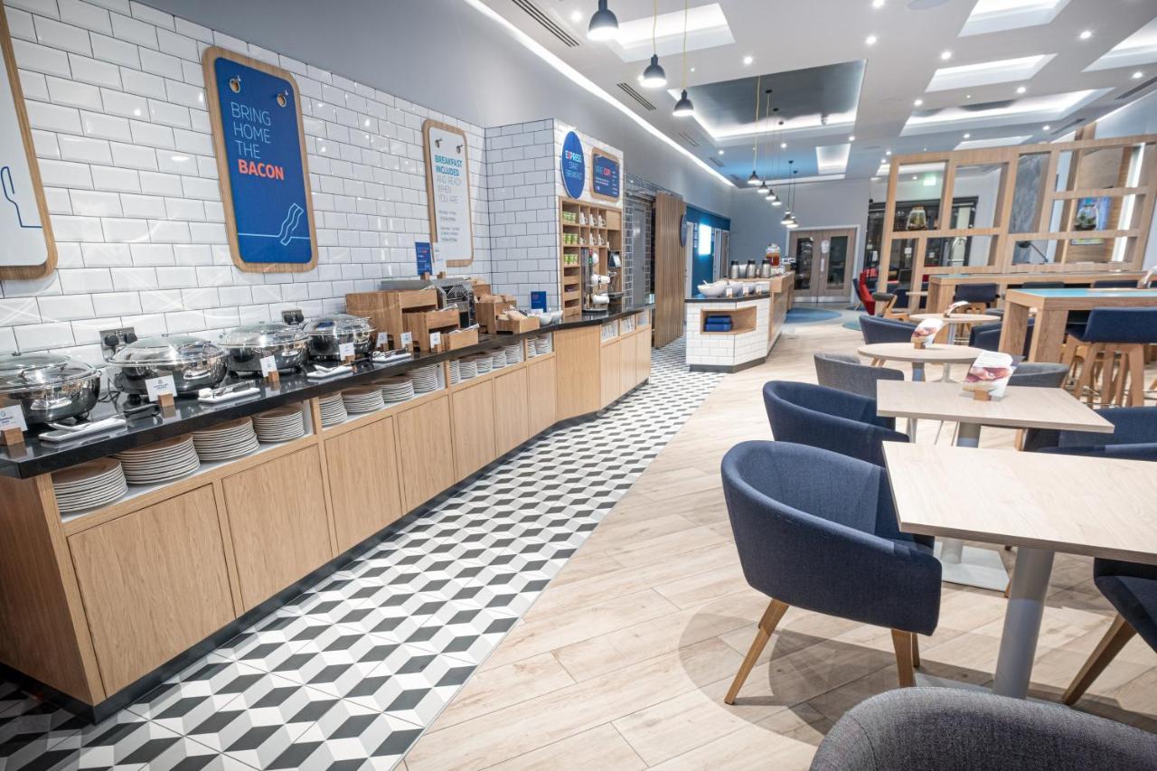 Holiday Inn Express - Fleet By Ihg Extérieur photo