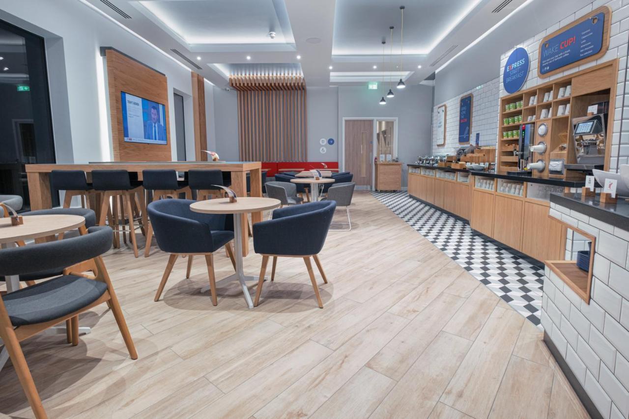 Holiday Inn Express - Fleet By Ihg Extérieur photo