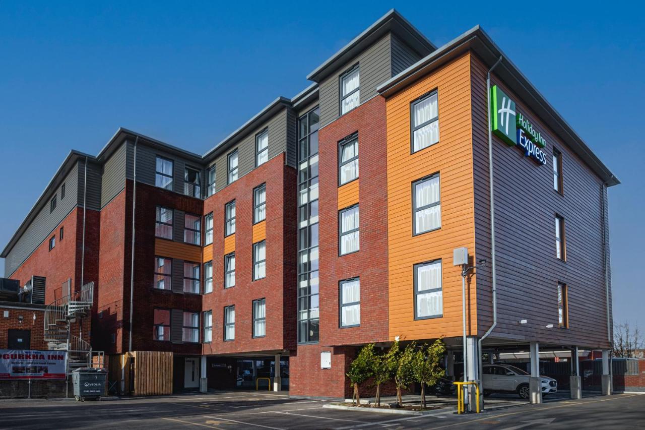 Holiday Inn Express - Fleet By Ihg Extérieur photo