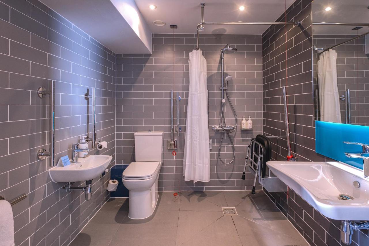 Holiday Inn Express - Fleet By Ihg Extérieur photo