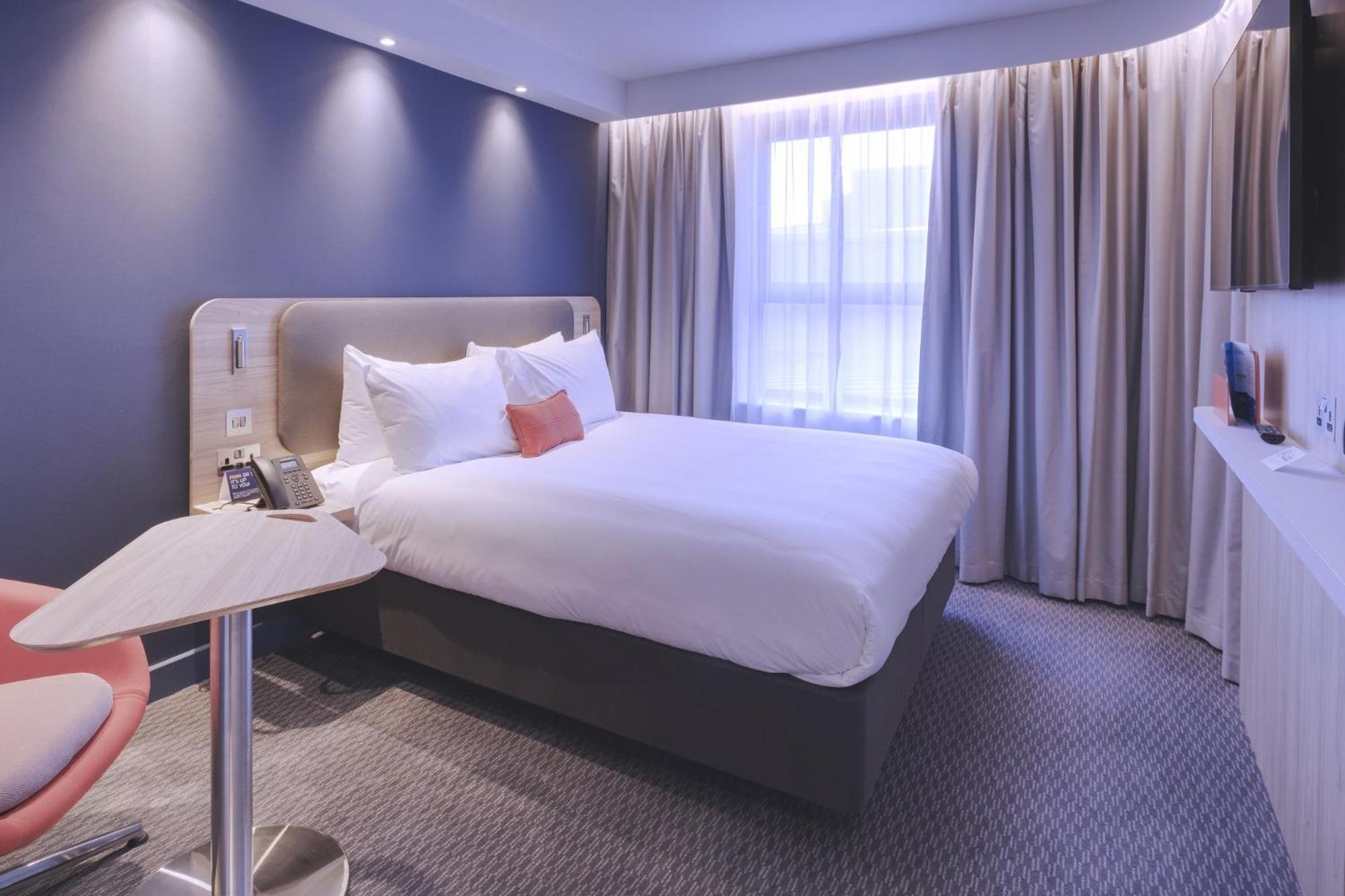 Holiday Inn Express - Fleet By Ihg Extérieur photo