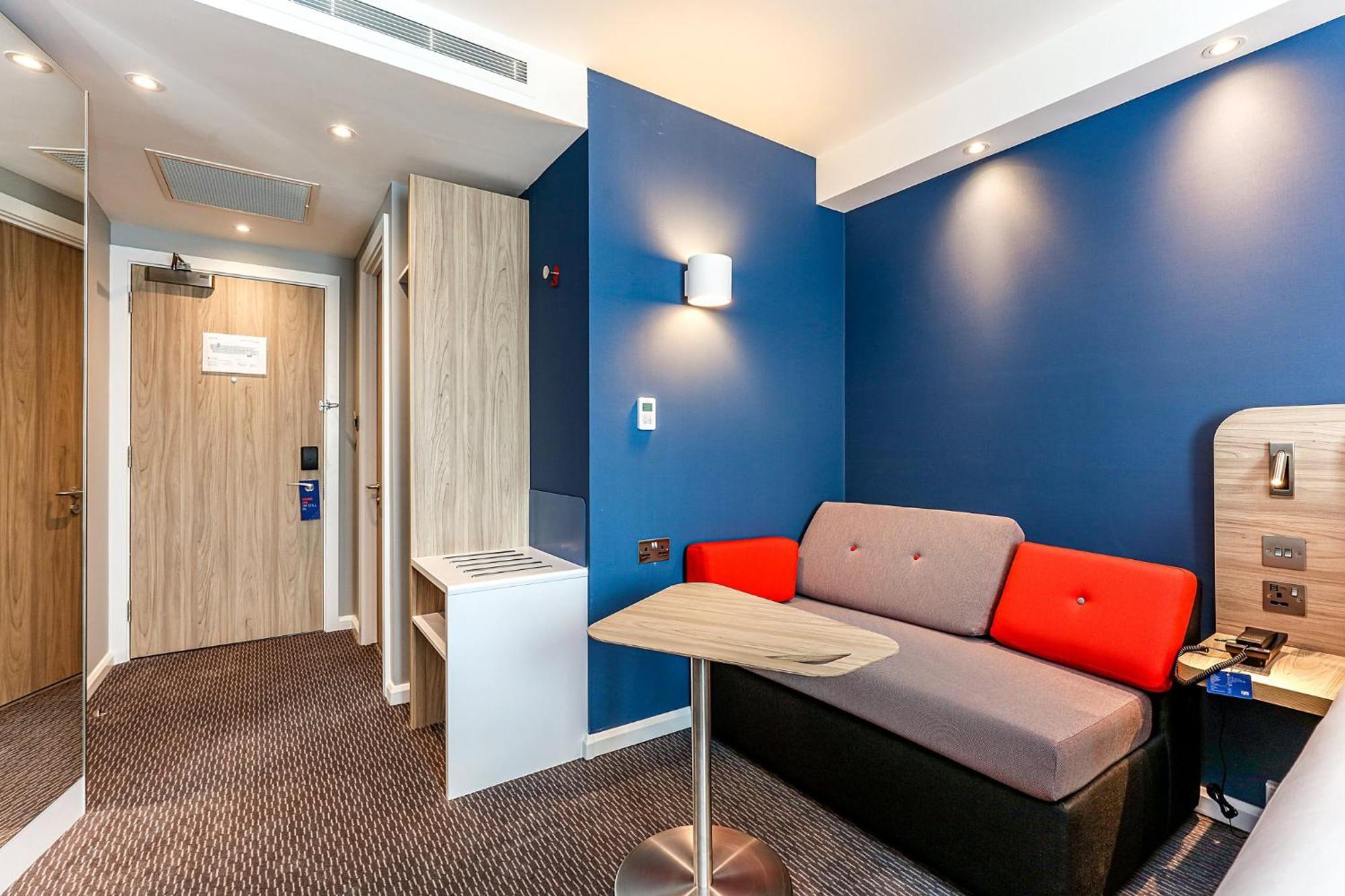 Holiday Inn Express - Fleet By Ihg Extérieur photo